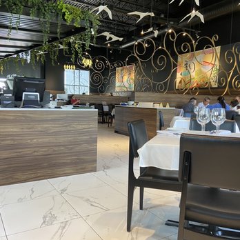 Portovino Ristorante - a restaurant with a large dining room - Italian Near Me - Laval, Quebec Portovino Ristorante - a restaurant with a large dining room - Italian Near Me - Laval, Quebec