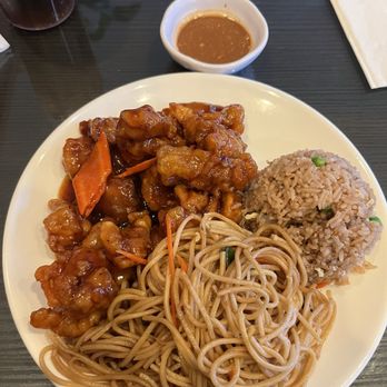 Maui Lemongrass - Lunch special: lo mein, fried rice , general chicken. - Chinese Near Me - Maui, Hawaii