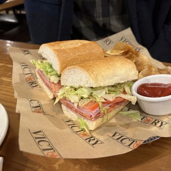 Victory Tap Chicago - Classic Italian Sandwich - Bars Near Me - Chicago, Illinois