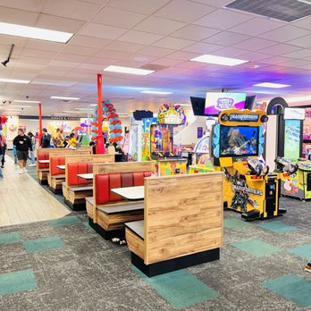 Chuck E. Cheese - New remodel - Pizza Near Me - Northridge, California