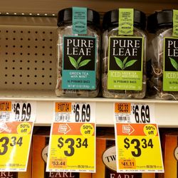 Giant Food - 4'26'19 I see you Giant w the bomb Tea!! There's a Vanilla Tea missing.