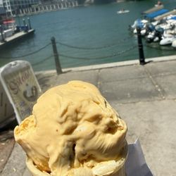 London Bridge Ice Cream Parlor