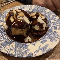 Village Madeleine - Profiteroles