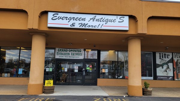 Evergreen Antiques and More, 429 S Evergreen Ave, Woodbury