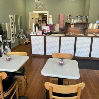 Top Tier Pastry - Indoor seating and check out counter. Can use Apple Pay. - Patisserie/Cake Shop Near Me - Mantua, Ohio Top Tier Pastry - Indoor seating and check out counter. Can use Apple Pay. - Patisserie/Cake Shop Near Me - Mantua, Ohio