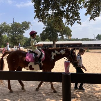 Switch Willo Stables - Horseback riding at switch willo - Horseback Riding Near Me - Austin, Texas