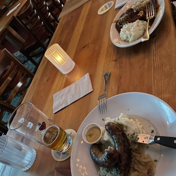 Speisekammer - Kleine Nürnberger Bratwürstchen & Schweinebraten. - German Near Me - Alameda, California