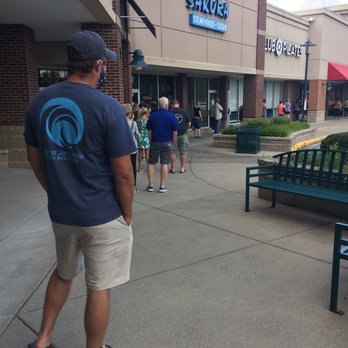 Trader Joe's Wine - Social distancing line to get inside - Grocery Near Me - Louisville, Kentucky Trader Joe's Wine - Social distancing line to get inside - Grocery Near Me - Louisville, Kentucky