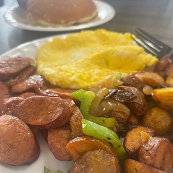 Aunties Cafe - Portuguese Sausage, Eggs, and Potatoes - Breakfast & Brunch Near Me - Gardena, California Aunties Cafe - Portuguese Sausage, Eggs, and Potatoes - Breakfast & Brunch Near Me - Gardena, California