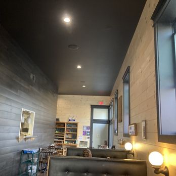 Tilly's - Spacious & Comfortable Modern Booths - Coffee & Tea Near Me - Rhinelander, Wisconsin