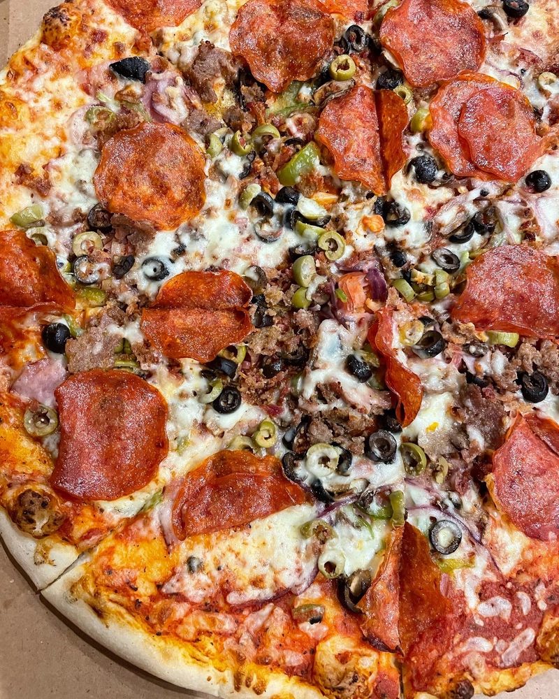 LAKE MARTIN PIZZA Updated June 2024 35 Photos & 65 Reviews 5042 Hwy 49 S, Dadeville