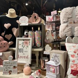 Cracker Barrel Old Country Store - Valentine's Day decor