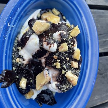 Independent Brewing Company - Brownie sundae with peanut brittle - New American Near Me - Pittsburgh, Pennsylvania Independent Brewing Company - Brownie sundae with peanut brittle - New American Near Me - Pittsburgh, Pennsylvania