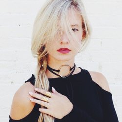 Sterre Denver - Because it is all about the choker!!