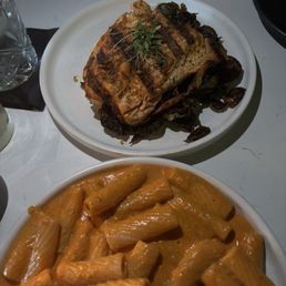 Spicy Rigatoni 5/5 and salmon 5/5