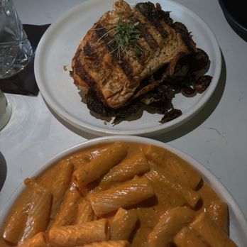 PARA - Spicy Rigatoni 5/5 and salmon 5/5 - Bars Near Me - Charlotte, North Carolina