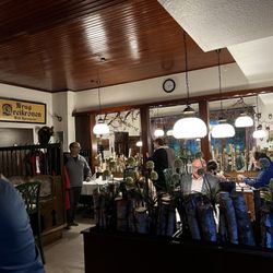 Krug Dreikronen - Gemütliche Atmosphäre im Gasthof drei Kronen