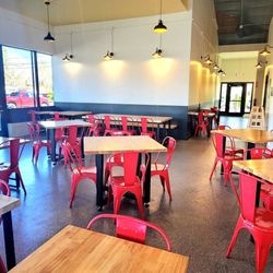 Napa Hot Chicken - Dining room
