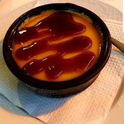 Tropical - Creme catalan hier ist grausig...ist hier Vanilleeis mit zäher Zuckermasse darüber