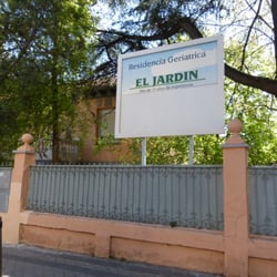 Residencia Geriatrica El Jardin - Entrada de la Residencia de ancianos El Jardin en Madrid