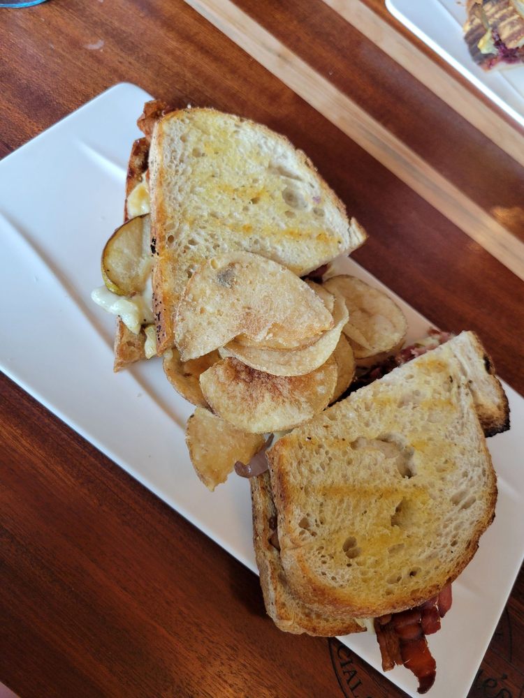 Lucci Blue’s Social Cafe