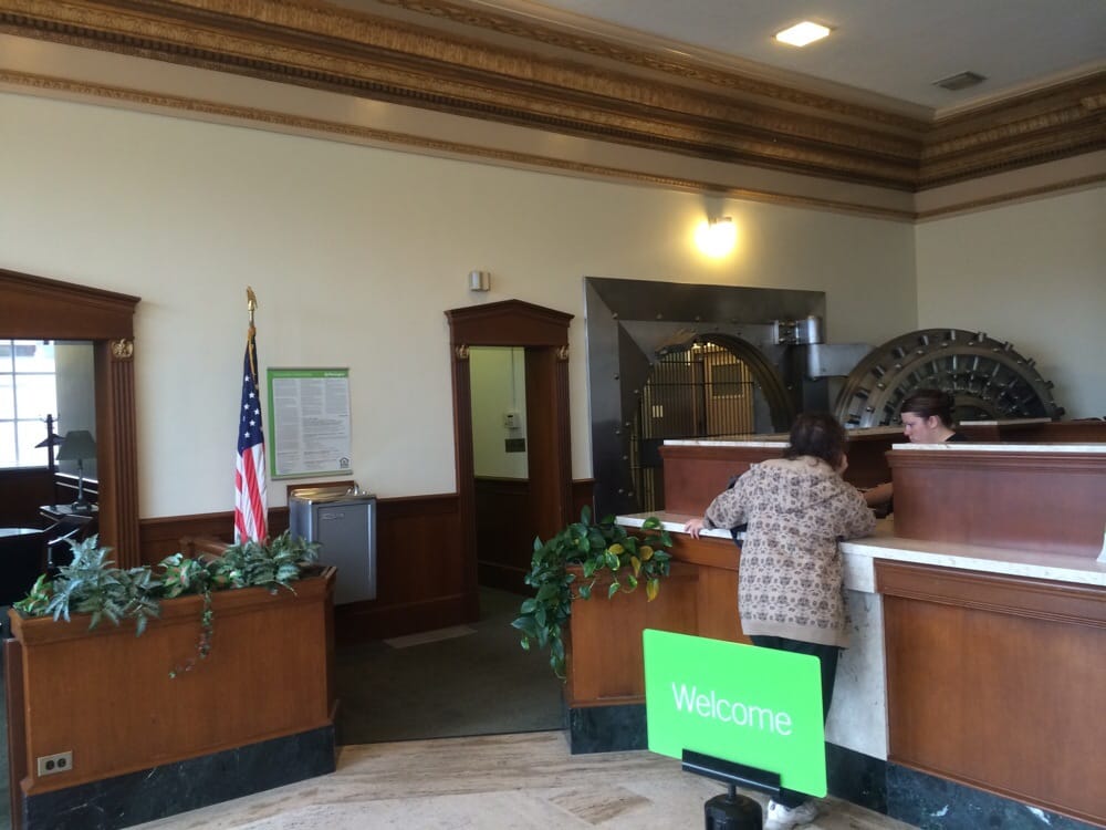 HUNTINGTON BANK Updated December 2024 5 W North St, Springfield