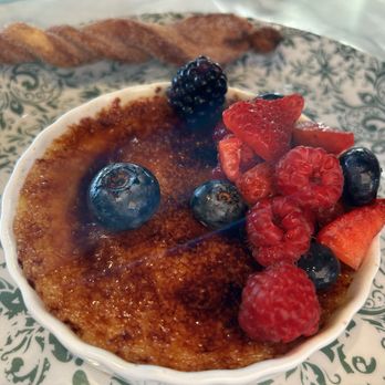 Garni Cafe - Lavender crème brûlée - Cafes Near Me - Orlando, Florida