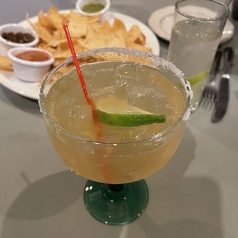 Pueblo Solis - Delicious classic marg on the rocks and chips and salsa - Mexican Near Me - Saint Louis, Missouri Pueblo Solis - Delicious classic marg on the rocks and chips and salsa - Mexican Near Me - Saint Louis, Missouri