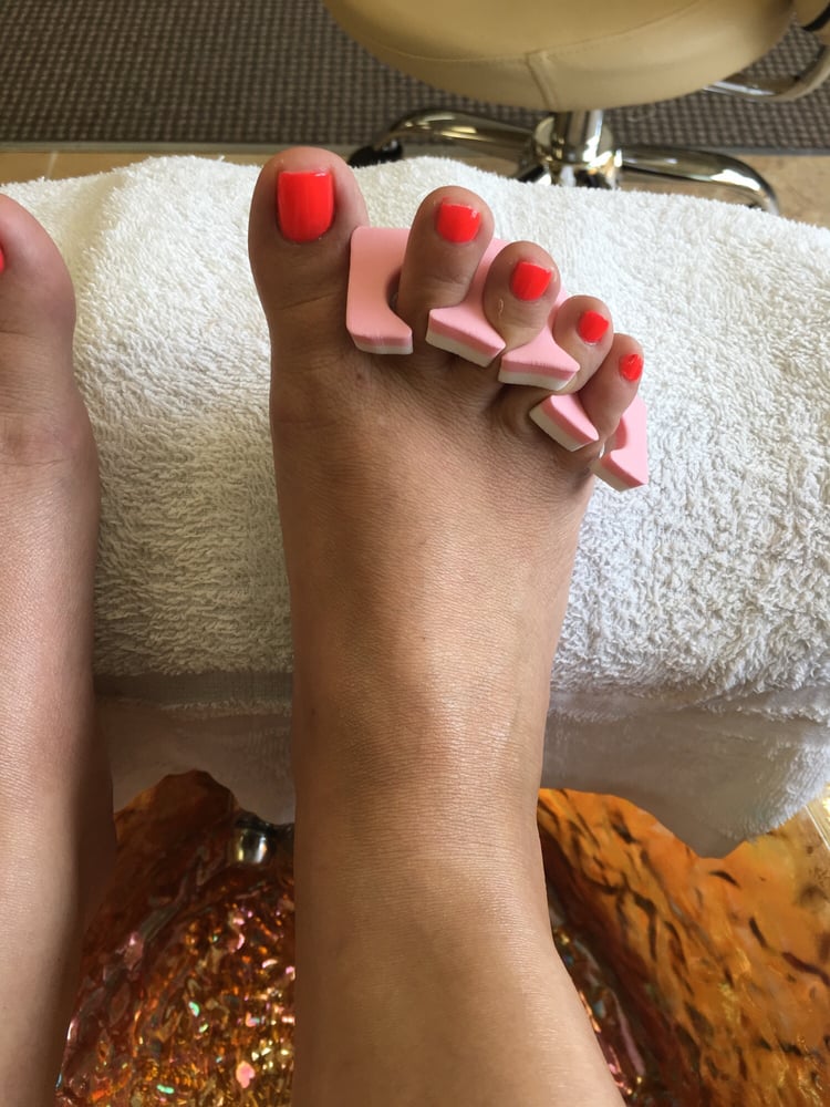 Glam Nails Logo