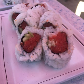 Sushi Mori - Spicy tuna roll - Sushi Bars Near Me - La Jolla, California Sushi Mori - Spicy tuna roll - Sushi Bars Near Me - La Jolla, California