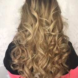 Raquel's Beauty Bar - Highlights, haircut and style