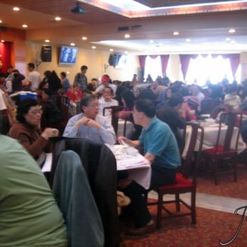 Restaurant Ruby Rouge - Busy Dim Sum hour - Dim Sum Near Me - Montreal, Quebec