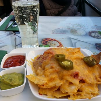 Jensen's Böfhus - First course of the three-course BBQ-burgare-menu - Nachos - Restaurants Near Me - Malmö, Alberta