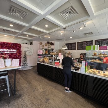 Le Cafe De La Plage - Coffee & Tea Near Me - Malibu, California