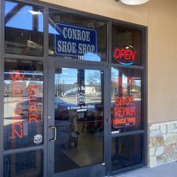 Conroe Shoe Shop & Western Wear - Outside pic.. opens at 9:30 am on Saturday