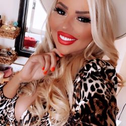 The Brow Boss - Hey, Gorgeous!
I'm Leah Cleveland, your new beauty bestie! Call me The Brow Boss!