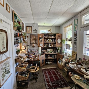 Downington Vintage - Downington Vintage at Bird-in-Hand - Antiques Near Me - Bird in Hand, Pennsylvania