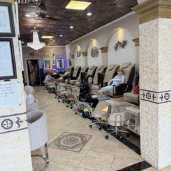 Mimi Nails - All new chairs and stations