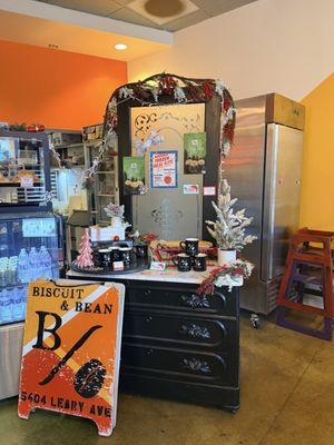 Biscuit & Bean by null