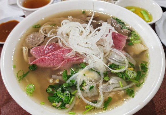 Phở A Hùng by Night by null
