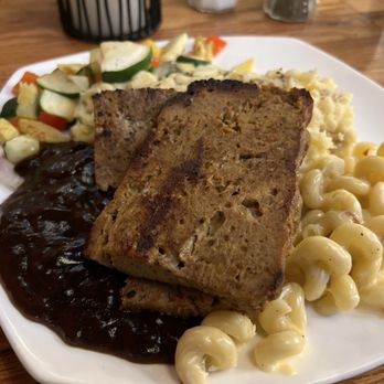 Twisted Fork Grill and Bar - Meatloaf with mash, mac and cheese and veggies that tasted like they were from a steamer bag. - American Near Me - Omaha, Nebraska