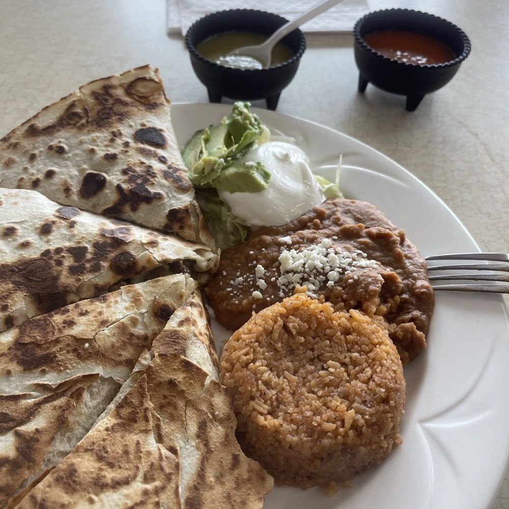 Quesadilla plate, I personally like the chicharrón quesadilla Quesadilla plate, I personally like the chicharrón quesadilla