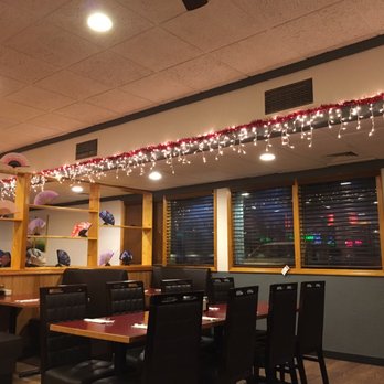 Momiji Sushi & Hibachi - Most were seated on the side with the waitress who spoke English and out side was fairly empty. Now I know why. - Japanese Near Me - Pendleton, Oregon