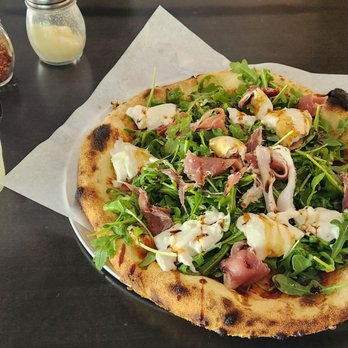 Tarantula Hill Brewing - Arubaula and pursuit of pizza with fresh maid lemonade - Breweries Near Me - Thousand Oaks, California Tarantula Hill Brewing - Arubaula and pursuit of pizza with fresh maid lemonade - Breweries Near Me - Thousand Oaks, California