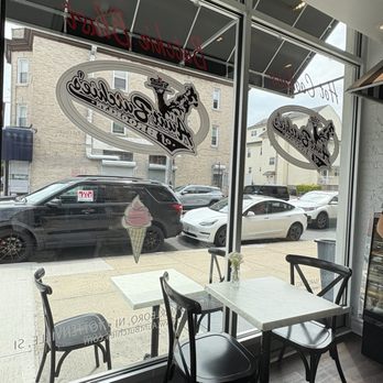 Aunt Butchie's Desserts - Interior - Bakeries Near Me - Brooklyn, New York Aunt Butchie's Desserts - Interior - Bakeries Near Me - Brooklyn, New York