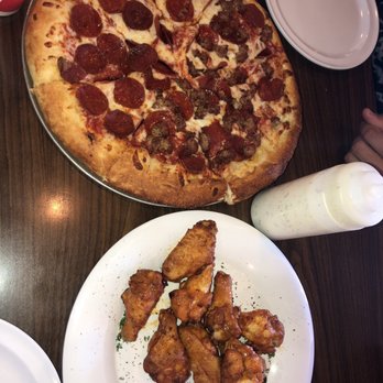 Gino's Pizza - We ordered 3 drinks, medium pizza and 10 wings for 37$ - Pizza Near Me - Pismo Beach, California