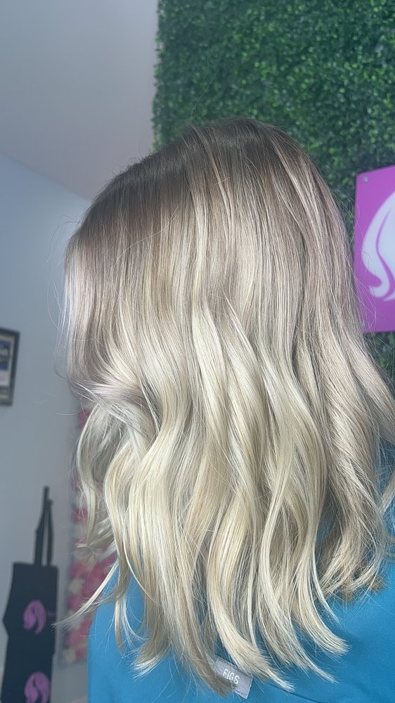Hair By Imara Logo