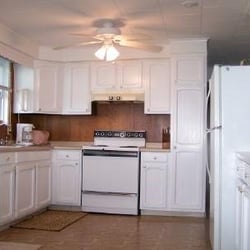 A1 Cottage Rentals - Cottage 1 kitchen