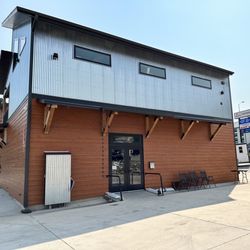 Round House Liquors - Outside