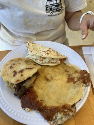 EL ARCO PUPUSAS Restaurant by null